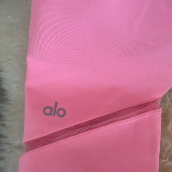 Alo Yoga Cropped Leggings - Picture 4 of 5
